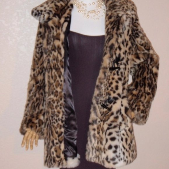 Beautiful, CHIC, Stunning Faux Fur Leopard Coat MEDIUM - Picture 6 of 9